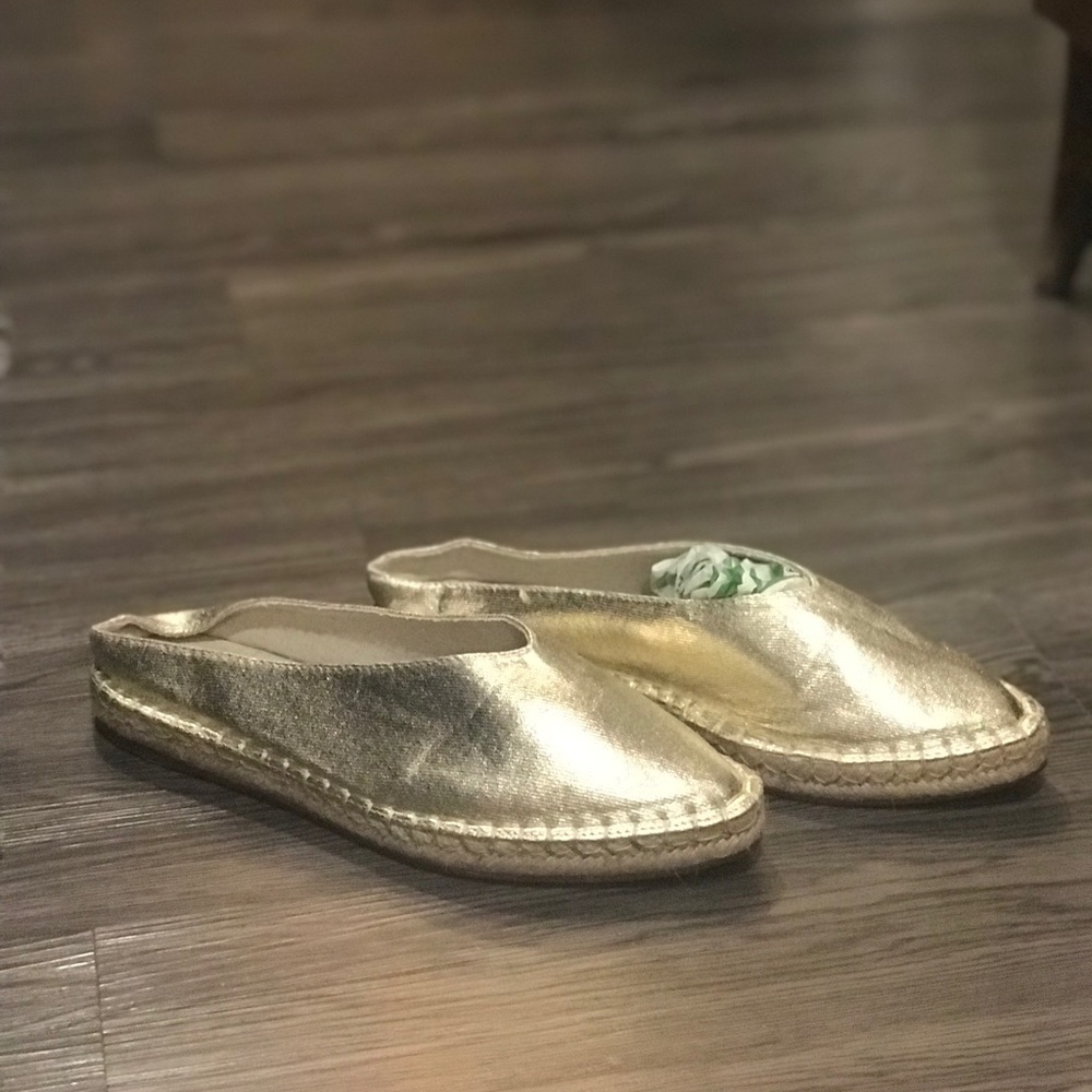 ✨Zara Gold Morrocan Flats.✨